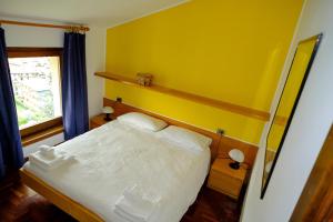 Ліжко або ліжка в номері Lake Attic in Villa Lina