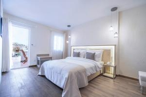 Postel nebo postele na pokoji v ubytování Elementa Boutique Hotel - Adults Only