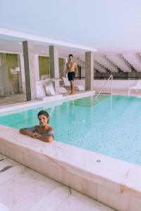 A piscina localizada em Alentejo Marmòris Hotel & Spa, a Small Luxury Hotel of the World ou nos arredores