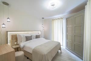 Postel nebo postele na pokoji v ubytování Elementa Boutique Hotel - Adults Only