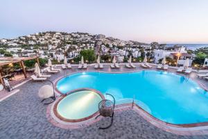 Bazén v ubytování Elementa Boutique Hotel - Adults Only nebo v jeho okolí