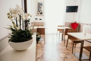 A television and/or entertainment centre at B&B Palazzo Storico Di Nicola