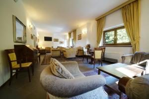 Posezení v ubytování HG Abetone e Piramidi Resort
