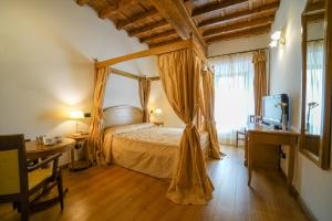 Postel nebo postele na pokoji v ubytování HG Abetone e Piramidi Resort