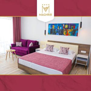 Maghrib Hotel 객실 침대