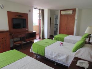 Hotel Don Lolo客房内的一张或多张床位