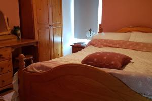 a bedroom with a bed with a pillow on it at Cosy Townhouse on The Hill in Ireland in Banagher