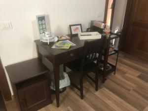 a desk in a room with a table and chairs at Meriggio Agriturismo in Fiastra +17 photos