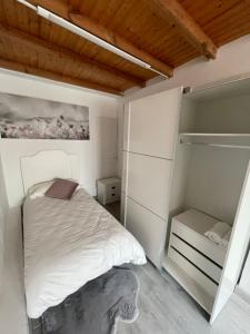 a small bedroom with a bed and a closet at Villa nueva 1910 in Getxo