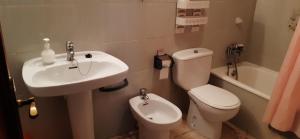 Un baño de Apartamentos Las Americas - Blanes Beach