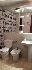 Un baño de Apartamentos Las Americas - Blanes Beach