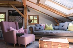 a living room with two couches and a window at Gipfelkönig in Bayrischzell