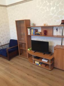 Televízia a/alebo spoločenská miestnosť v ubytovaní Ravi 1, Pärnu