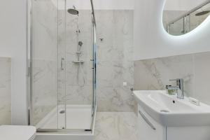 Kúpeľňa v ubytovaní Apartments Waterlane Vintage & by Noclegi Renters