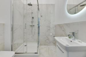 a bathroom with a shower and a toilet and a sink at Dom & House - Apartments Waterlane Vintage in Gdańsk