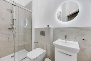 Kúpeľňa v ubytovaní Apartments Waterlane Vintage & by Noclegi Renters