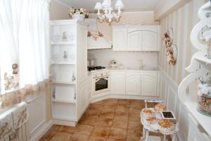 a kitchen with white cabinets and a table at La luce nel pozzo in Pulsano