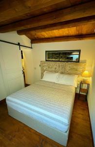 En eller flere senger på et rom på O'scià Loft