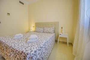 Posteľ alebo postele v izbe v ubytovaní Bonito apartamento al lado de la playa con vistas al mar