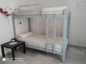 Postel nebo postele na pokoji v ubytování Granada Old Town Hostel