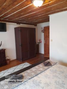 TV a/nebo společenská místnost v ubytování Atelier Spojovaci