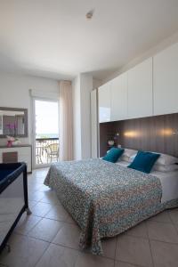 Un pat sau paturi într-o cameră la Hotel Sole