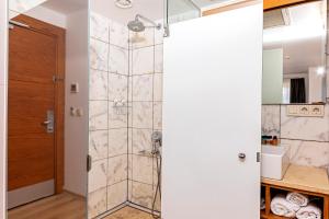 Ένα μπάνιο στο Neda +19 φωτογραφίες