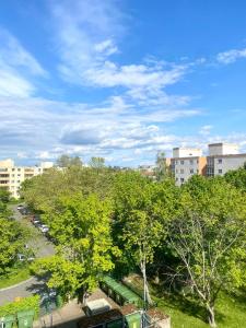 a view of a city with trees and buildings at Appartement Universität Mainz in Mainz
