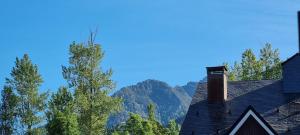 A general mountain view or a mountain view taken from Az apartmant