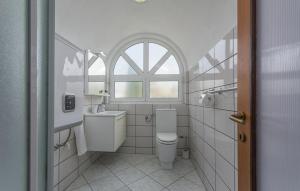 Kúpeľňa v ubytovaní Apartment in Rovinj with Terrace, Air condition, WIFI, Washing machine (4686-3)