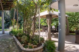 Vonkajšia záhrada v ubytovaní Apartment in Rovinj with Terrace, Air condition, WIFI, Washing machine (4686-3)