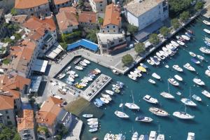 Fotografia z galérie ubytovania Apartment in Mošcenicka Draga with sea view, terrace, air conditioning, Wi-Fi (4364-5) v Moščeničke Dragej