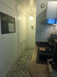 a kitchen with a counter top and a hallway at Au COCON QUIMPEROIS in Quimper