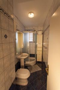 Koupelna v ubytování Apartman Budimir1 + 17 fotografií