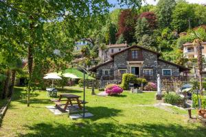 a picnic table in the yard of a house at Villa Lucciola in Stresa