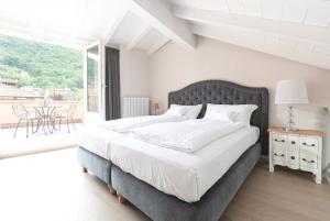 Posteľ alebo postele v izbe v ubytovaní Antico Borgo B&B Cannobio