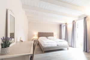Posteľ alebo postele v izbe v ubytovaní Antico Borgo B&B Cannobio