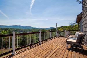 Hill Top Retreat, Lake access, hot tub, mtn view