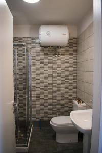 A bathroom at Natasa Studio Még 22 kép