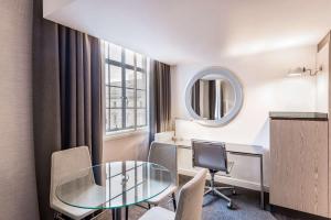 Radisson Blu Hotel, Leeds City Centre的休息区