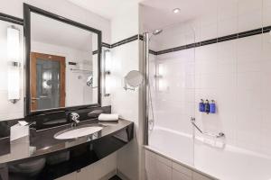 Radisson Blu Hotel, Leeds City Centre的一间浴室