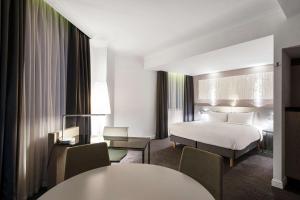 Radisson Blu Hotel, Leeds City Centre客房内的一张或多张床位