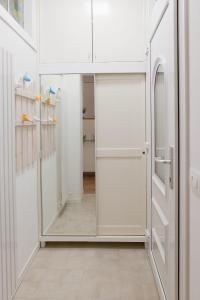 Ванная комната в Appartamento Piera Rossa info at yourhomefromhomeinvenice-venicerentalapartments dot it