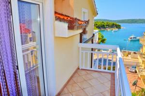 Fotografia z galérie ubytovania Apartment in Trogir with sea view, balcony, air conditioning, Wi-Fi (4786-3) v Trogiri