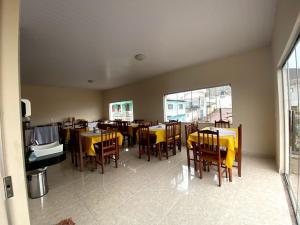 Restoran või mõni muu söögikoht majutusasutuses Hotel Raio do Sol