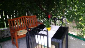 Vonkajšia záhrada v ubytovaní Studio Apartment in Sabunike with Terrace, Air Conditioning, Wi-Fi (231-3)