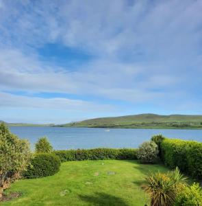 Imagen de la galería de Green Garden meets Blue sea for 2 people, en Dingle