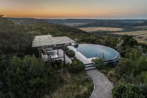 Bazén v ubytování Kariega Game Reserve Ukhozi Lodge nebo v jeho okolí