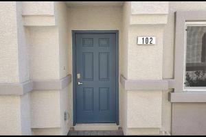 Beautiful townhouse with king suite!