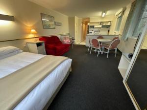 Postel nebo postele na pokoji v ubytování Parklane Motel